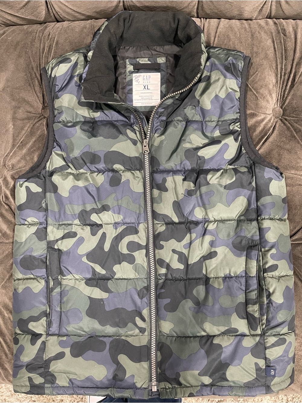 GAP Kids Camo Quilted Puffer Vest in Green and Black